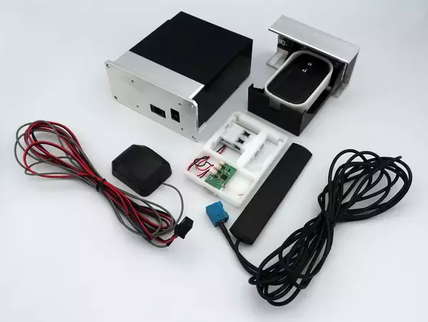 車両を改造せずにスマートフォンでドア開閉を可能とするシステム「Magic Lock Box」を発売。リレーアタックなどの盗難対策にも有効