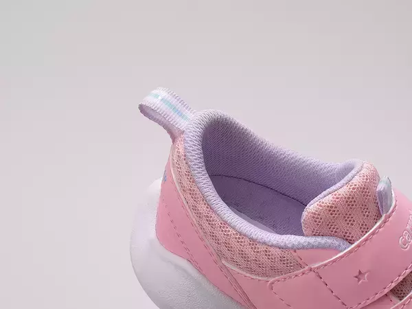 「時短したいママ、パパへ。洗濯機で丸洗いできる子ども靴MOONSTAR carrot®『チャチャッとRUNドリー！』から通園・通学スタイルにも取り入れやすい新色登場」の画像