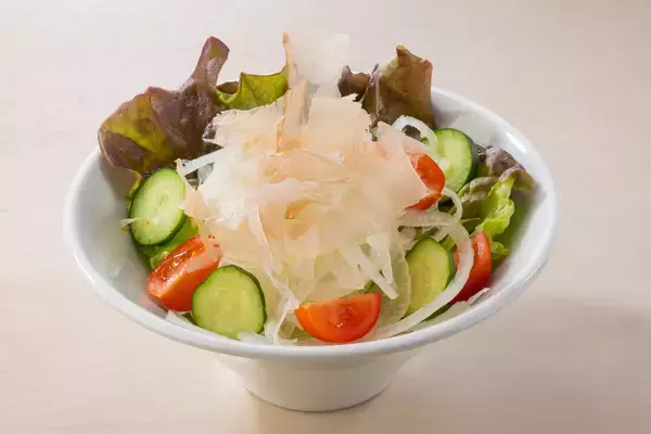 「いつもの夜を、少し特別に。おつまみ2品とお酒1品を自由に選べるお得な夜限定セットが新登場。5月18日（月）～31日（日）の毎日17時～楽しめる飲み企画『夜とん』を開催！」の画像