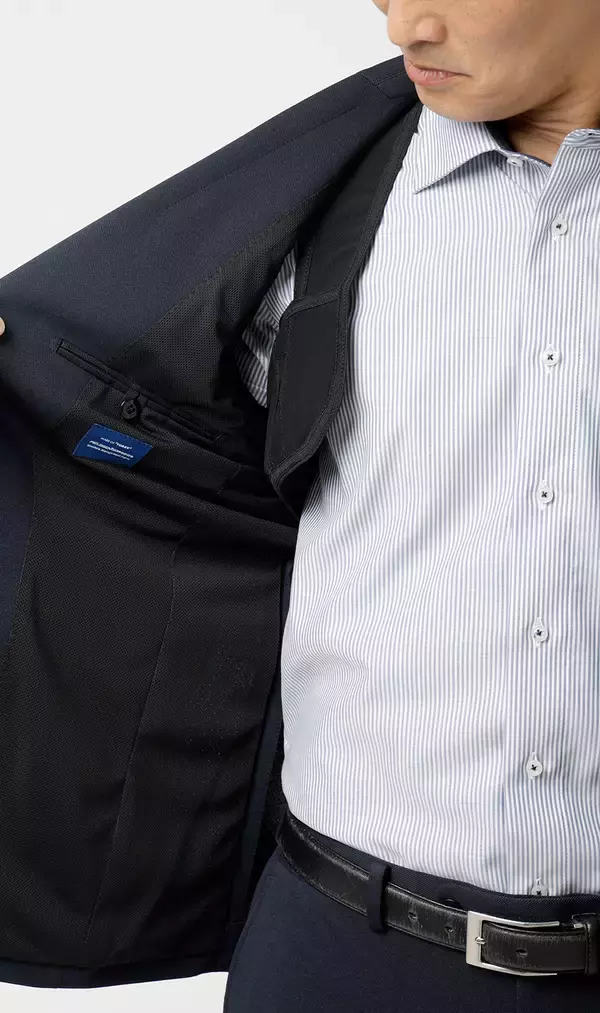 「熱中症対策として「アイスベスト」が洋服の青山から初登場　スーツの下に着ても“きちんとした見た目”を損なわない、ビジネス向けスマート設計」の画像