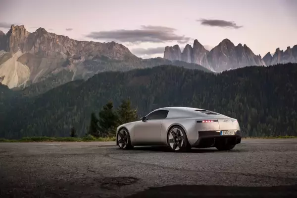 「Audi Concept C：刺激的な完全電動スポーツカーをプレビュー」の画像