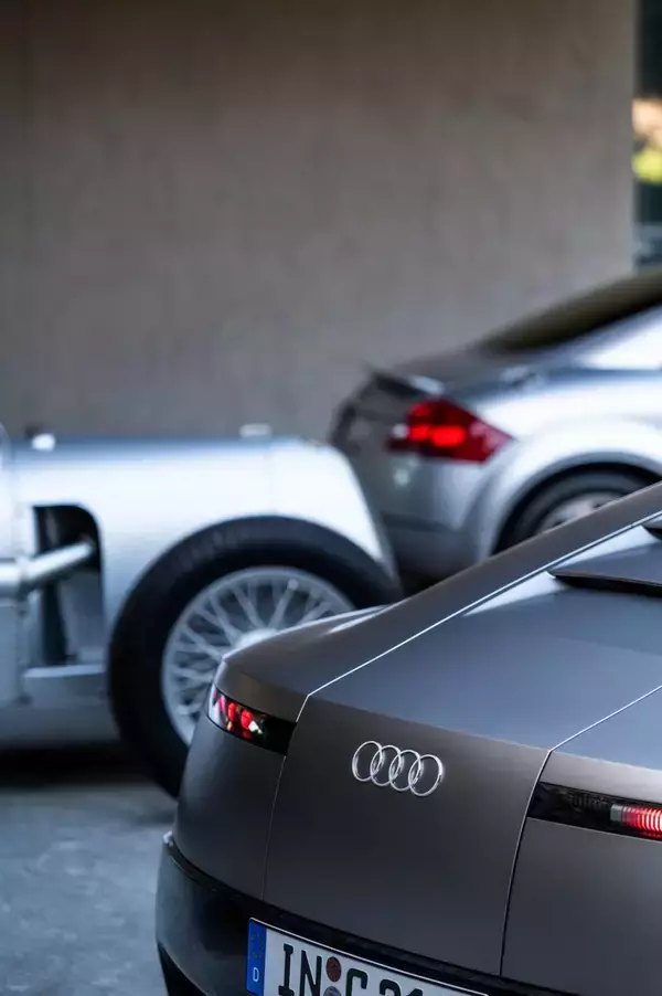 「Audi Concept C：刺激的な完全電動スポーツカーをプレビュー」の画像