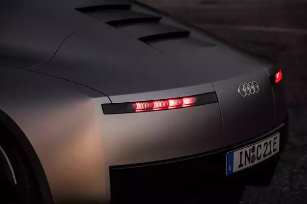 「Audi Concept C：刺激的な完全電動スポーツカーをプレビュー」の画像