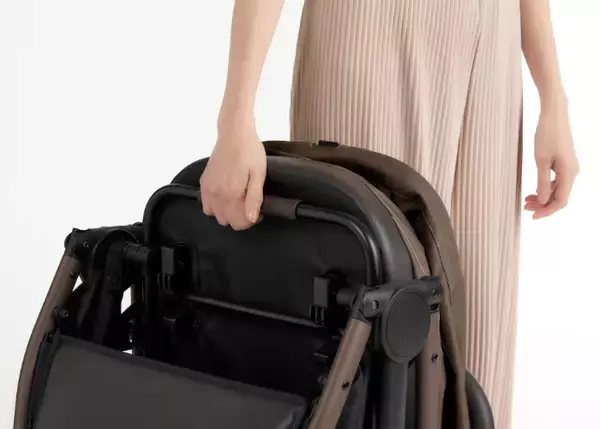 「キャビンを付けたまま畳める 中型犬対応ペットカート『FikaGO TOGGLE (フィカゴートグル)』2026年2月上旬 新発売」の画像