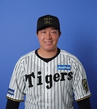 プロ野球 阪神タイガース大山悠輔選手がAWGsスペシャルアンバサダーに就任し、アニマル・ドネーションに寄付を届ける
