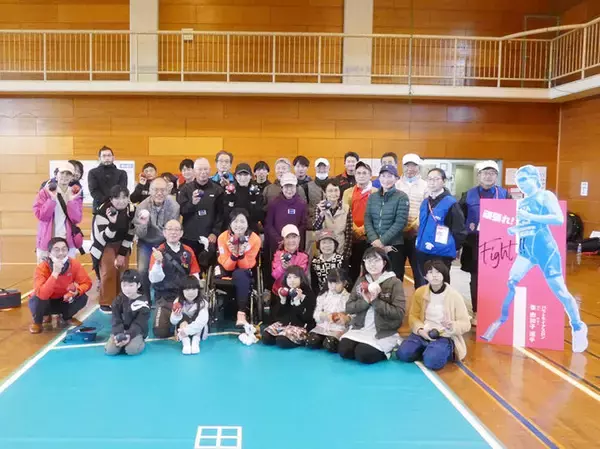 「帝京平成大学健康医療スポーツ学部の学生が「レイクサイドウォーキングパラスポーツ in TAKATAKI」にボランティアで協力参加 -- パラアスリート秦由加子選手が参加した心のバリアフリー推進イベント」の画像