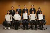「大阪学院大学の学生が吹田市市民部人権政策室から感謝状 ― 平和祈念資料館に関する官学連携の取り組みが評価」の画像1