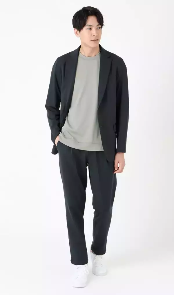 「石川佳純さんがラケットをICカードに持ち替えて現役時代さながらのスマッシュを披露！夏をテーマにした「ゼロプレッシャースーツ」新CMが4月14日より全国放送開始」の画像