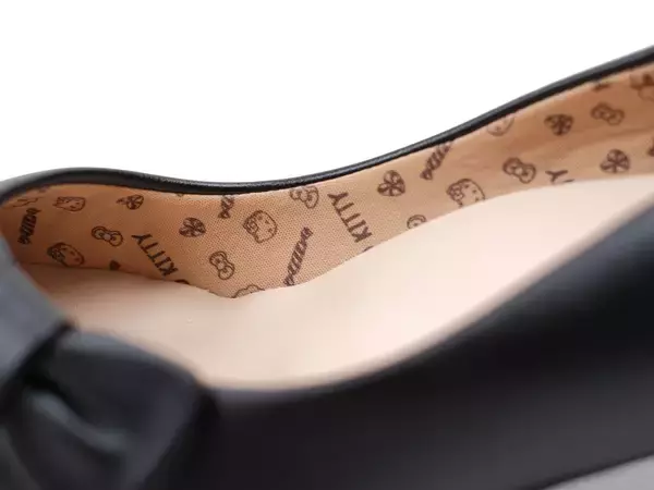 「ムーンスターのパンプス「sugata」× サンリオの「ハローキティ」お仕事履きにもちょうどいい大人可愛いコラボモデル新発売」の画像