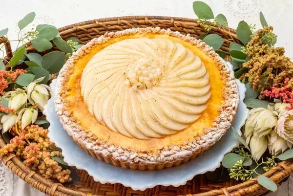 「【キル フェ ボン】実りの秋を感じる洋梨、リンゴ、柿とチョコレートのハーモニー「秋のフルーツを味わうショコラタルト」」の画像