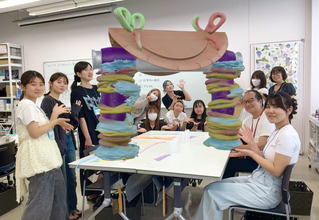 実践女子大学の学生が８月22日（土）に福島県相馬市でアートワークショップ。江戸時代の絵図に描かれた「門」をカラフルな作品に