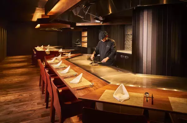 「1周年を祝して特別価格のスペシャルコースを提供！「ウルフギャング・ステーキハウス」 高輪店「1st Anniversary COURSE」」の画像