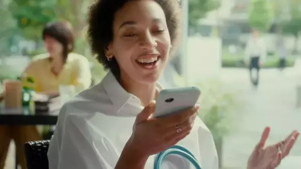 「新しいコーポレートブランドがスタート、テレビCMで放映」の画像