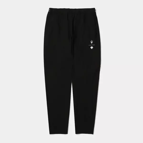 「『デサント』×『マセラティ』 スーパースポーツカー「MC20」を彷彿とさせるコラボレーションアイテム新発売」の画像