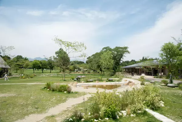 「那須千本松牧場 栃木県出身アーティストが牧場で歌う初の野外音楽ライブ、家族で楽しむ春の体験イベント」の画像