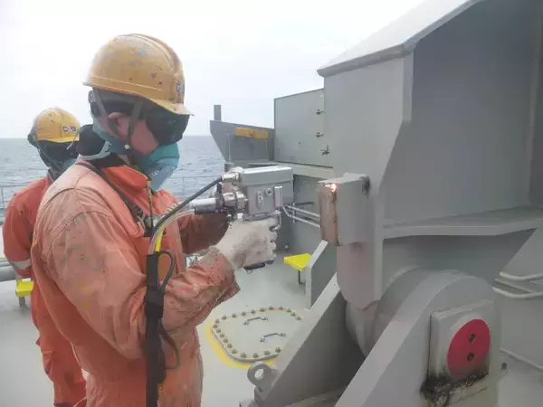 航海中の甲板整備においてレーザ施工の有効性を検証