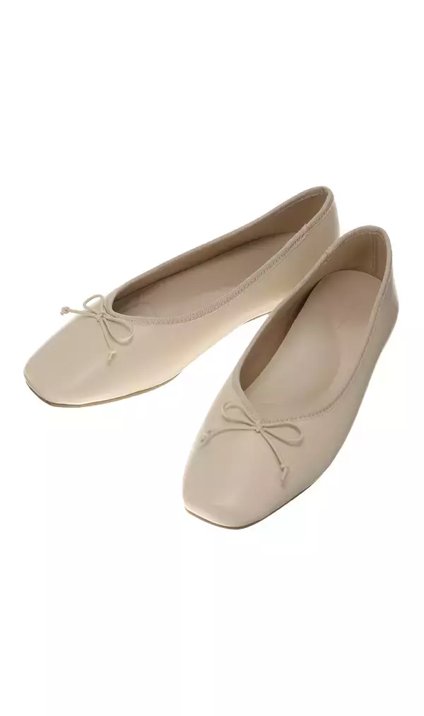 「梅雨の季節に最適なアイテム登場「洋服の青山」から防水仕様のフラットパンプスを発売」の画像