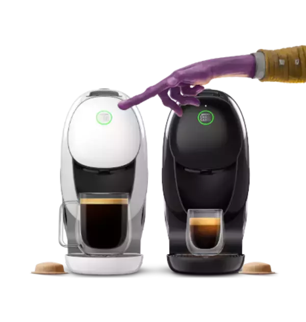 「地球に不時着した宇宙人が、帰還をやめたくなる理由は一杯のコーヒー？！未知のテクノロジーを表した「ネスカフェ ドルチェ グスト ネオ」の新キャンペーン「たぶん、宇宙一おいしいコーヒー」始動」の画像