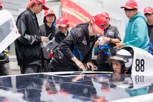 「工学院大学ソーラーチーム、世界大会完走車で「ワールド・グリーン・チャレンジ 2026」に参戦～7号機「CYGNUS」で国内最長級の耐久レースに挑む～」の画像