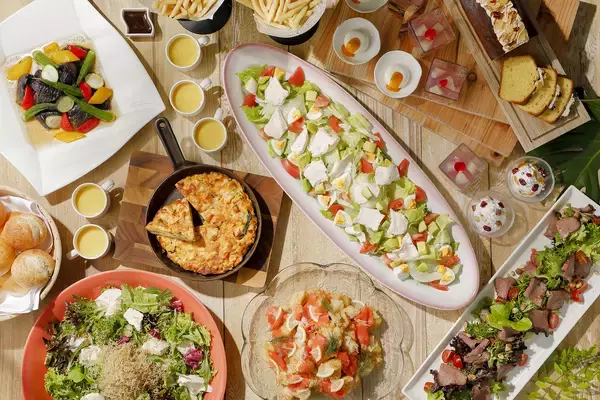 「琵琶湖マリオットホテル　選べるメインと滋賀の恵みが彩る夏のブッフェスタイルランチ　「Pick & Enjoy Lunch」を発売」の画像