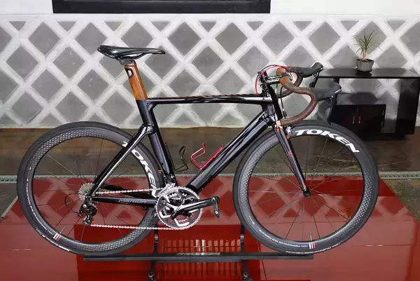 「【ロードバイク×木曽漆器】漆塗りのロードバイクが完成しました！」の画像