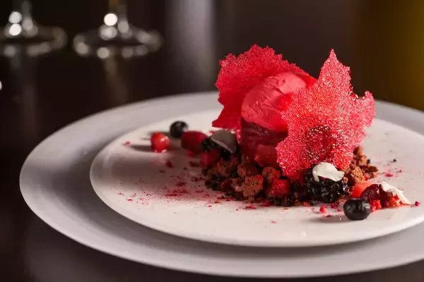 「【ウェスティンホテル仙台】スイーツからセイボリーまで、チョコレートに包まれる心ときめくひととき「バレンタインハイティー」」の画像