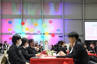 500名が一堂に会し─色と体験で学ぶ式典「Touch your heart Ceremony 2026（入社式）」取材のご案内