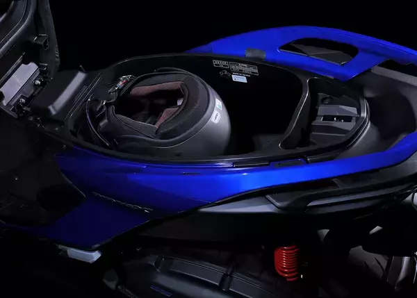 「スタイル一新、走りを洗練させた新型「CYGNUS X」発売～滑らかな発進・走行性を支援するトラクションコントロールシステム採用～」の画像