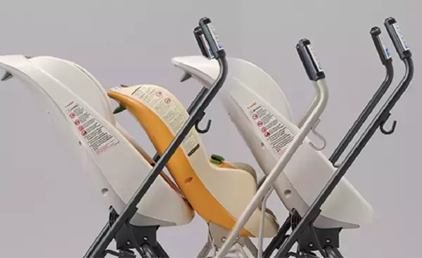 「生後2ヵ月から4才まで乗せられるリクライニング付きショッピングカート「Combi エンジェルワゴンAW5/6」シリーズ2024年1月発売」の画像