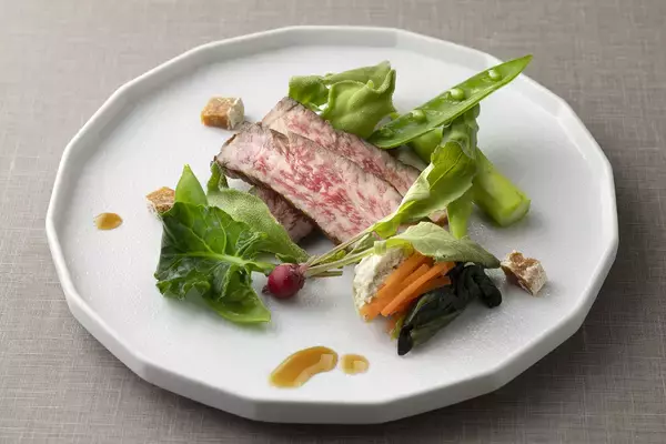 「【コートヤード・バイ・マリオット 新大阪ステーション】奈良県でシェフが出会った食材や食文化を鉄板焼きで楽しむ春の特別コース。Around Japan vol.27「Discover Nara」を発売」の画像