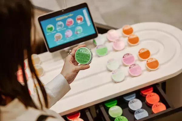 「「glo™ ストア 銀座」2月28日(土)グランドオープン　glo™会員限定の2階「glo™ Lounge」公開で全面営業を開始」の画像