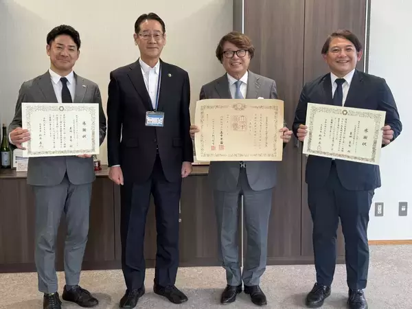 「トリドールHD、企業版ふるさと納税を通じた地域振興により香川県および丸亀市から感謝状を受領」の画像
