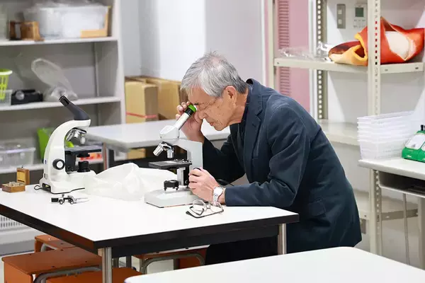 「敬愛大学が毎週金曜に理科室を学生に開放 ― 小学校教員志望者が実験を学び直す「理科実験リトライLabo」がスタート！」の画像