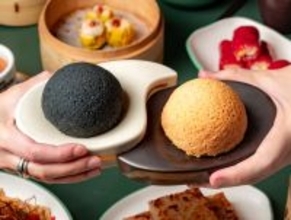 ミシュラン星獲得の看板メニューが、“黒×白”で進化！「添好運（Tim Ho Wan／ティム・ホー・ワン）」期間限定スペシャルメニュー「黒トリュフチキンバオ」を世界展開