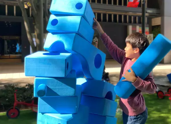 「【東京ミッドタウン】都会の緑豊かな芝生広場でのんびりピクニックを満喫！「MIDTOWN OPEN THE PARK 2026」」の画像