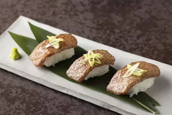 「【コートヤード・バイ・マリオット 新大阪ステーション】桜鯛や桜えび、桜飯など桜をキーワードにした素材で楽しむ春限定「SAKURA(サクラ)」コースを発売」の画像