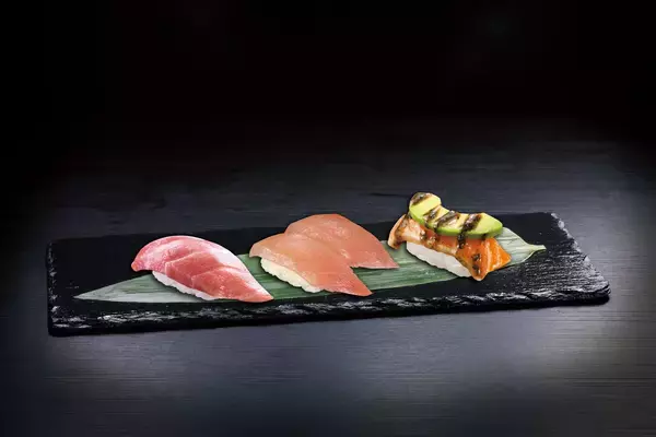 「ゴールデンウィークはくら寿司で“とろ”ける商品を味わおう「極上とろ」フェア野菜×かき氷!?の新感覚かき氷「夢のベジふわ雪」も新登場-5月1日（金）より期間・数量限定で販売-」の画像