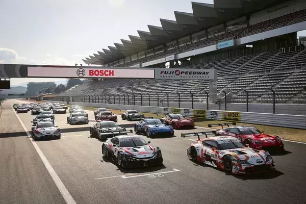 ボッシュ、横浜本社にて「SUPER GT」のパブリックビューイングを開催