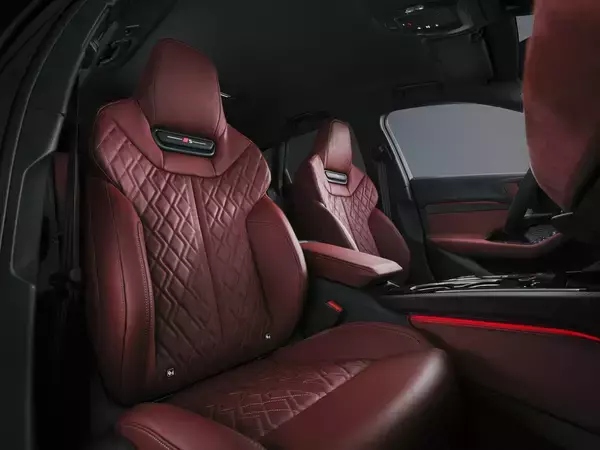 「新型Audi A5シリーズ：モダンなスポーティさとプレミアムなプロポーションの融合」の画像