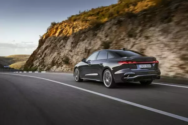 「新型Audi A5シリーズ：モダンなスポーティさとプレミアムなプロポーションの融合」の画像
