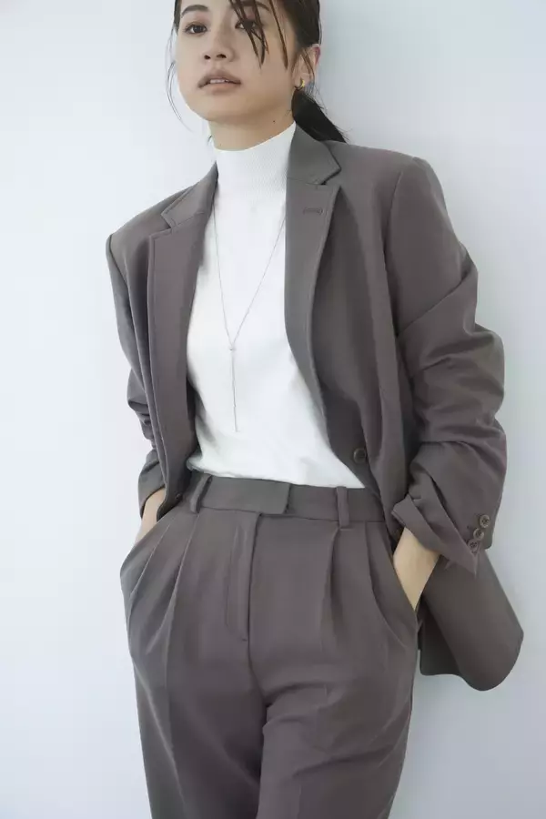 「洋服の青山×高園あずさ氏によるコラボ企画第2弾秋冬向けのコーディネートアイテムを新たに商品開発」の画像