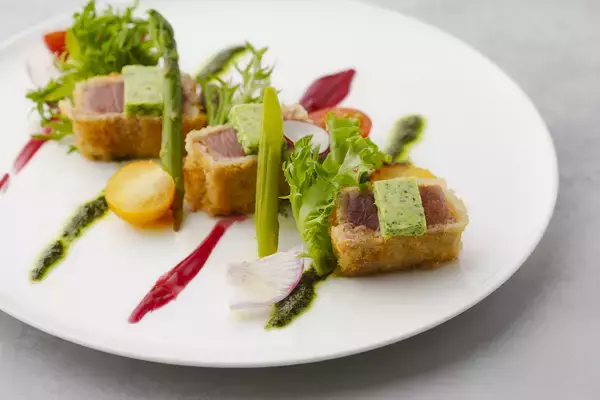 「琵琶湖マリオットホテル　春薫る滋賀の恵み、選べるメインとブッフェのディナー「OHMI Cuisine Buffet Dinner ～選べるメインディッシュ付き～」を発売」の画像