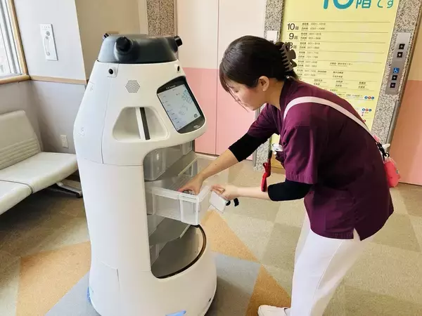 「神戸市立西神戸医療センターで屋内配送ロボット「FORRO（フォーロ）」の運用を開始」の画像