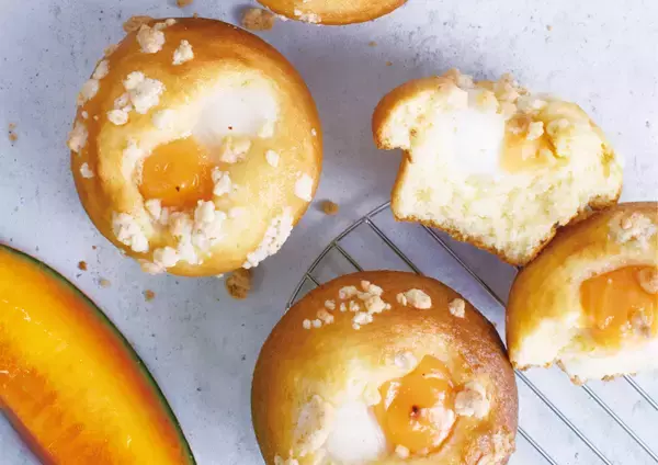 「BAGEL & BAGELから爽やかな春の新商品が登場！クランベリーの果肉を練り込んだ“ベーグル”やすっきりとした味わいの“アサイードリンク”、限定マフィンを順次販売致します。」の画像