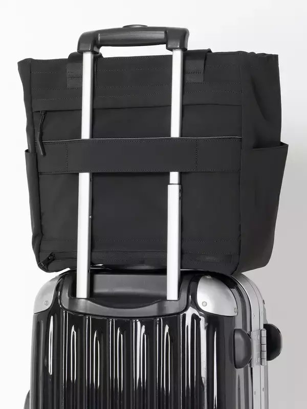 「16カ所のポケットで仕事・ジム・旅行をこれ1つにシューズ収納も備えた高機能「マルチパーパストートバッグ」発売」の画像