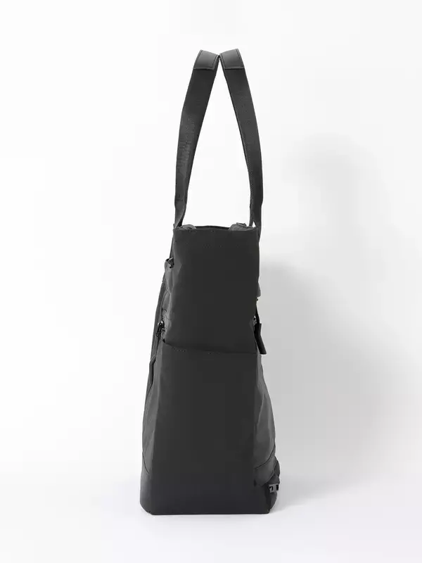 「16カ所のポケットで仕事・ジム・旅行をこれ1つにシューズ収納も備えた高機能「マルチパーパストートバッグ」発売」の画像