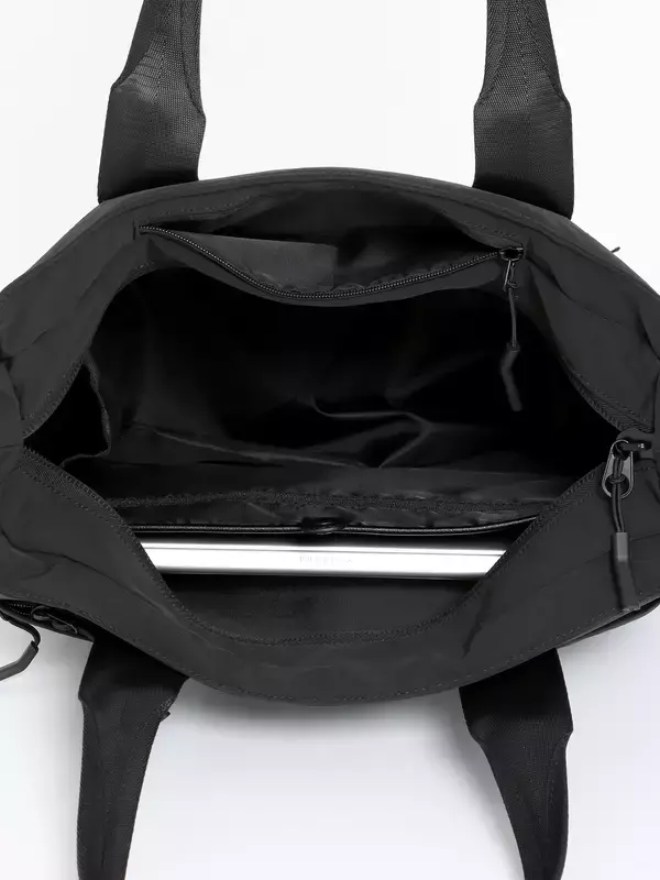 「16カ所のポケットで仕事・ジム・旅行をこれ1つにシューズ収納も備えた高機能「マルチパーパストートバッグ」発売」の画像