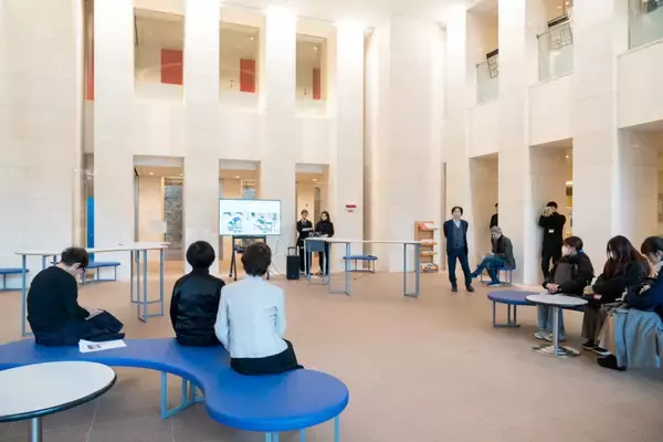 「建築デザイン学部のデザインアイデアコンペ受賞作品をもとに日本女子大学の百年館高層棟エントランスをリニューアル ー 実現に向けて卒業生で建築家の妹島和世特別招聘教授が学生を指導 ー」の画像