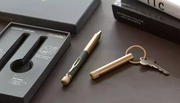 「かく」喜びを届ける筆記具開発ラボより、ギフトにも喜ばれる「SAKURA craft_lab® 001&キーリングセット」を数量限定で発売！