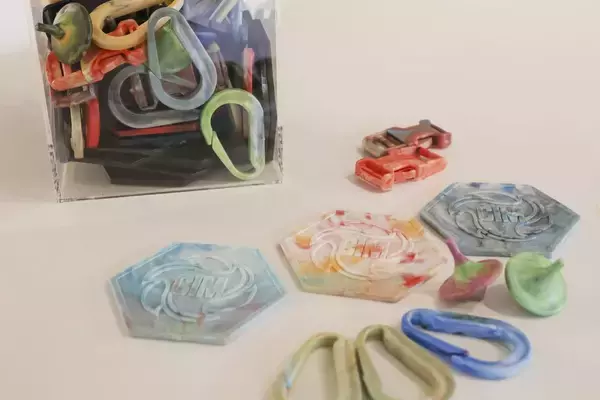 「【産学連携の取り組み】日本シーム株式会社×聖学院大学サステイナビリティセンター「ペットボトルキャップ・アップサイクルプロジェクト」を始動」の画像